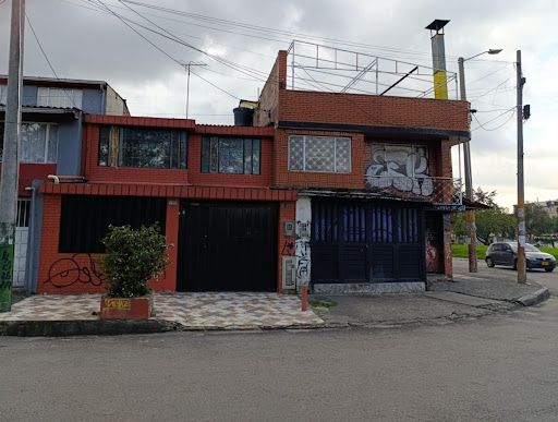 Casa en venta Cundinamarca Bogotá La Camelia 120 m2 Habitaciones 4 Baños 4 Garajes 2 Precio $670000000