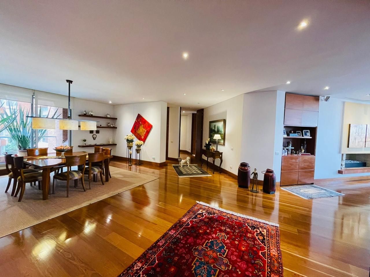 Apartamento en arriendo Cundinamarca Bogotá Los Rosales 406 m2 Habitaciones 4 Baños 5 Garajes 4 Precio $28000000