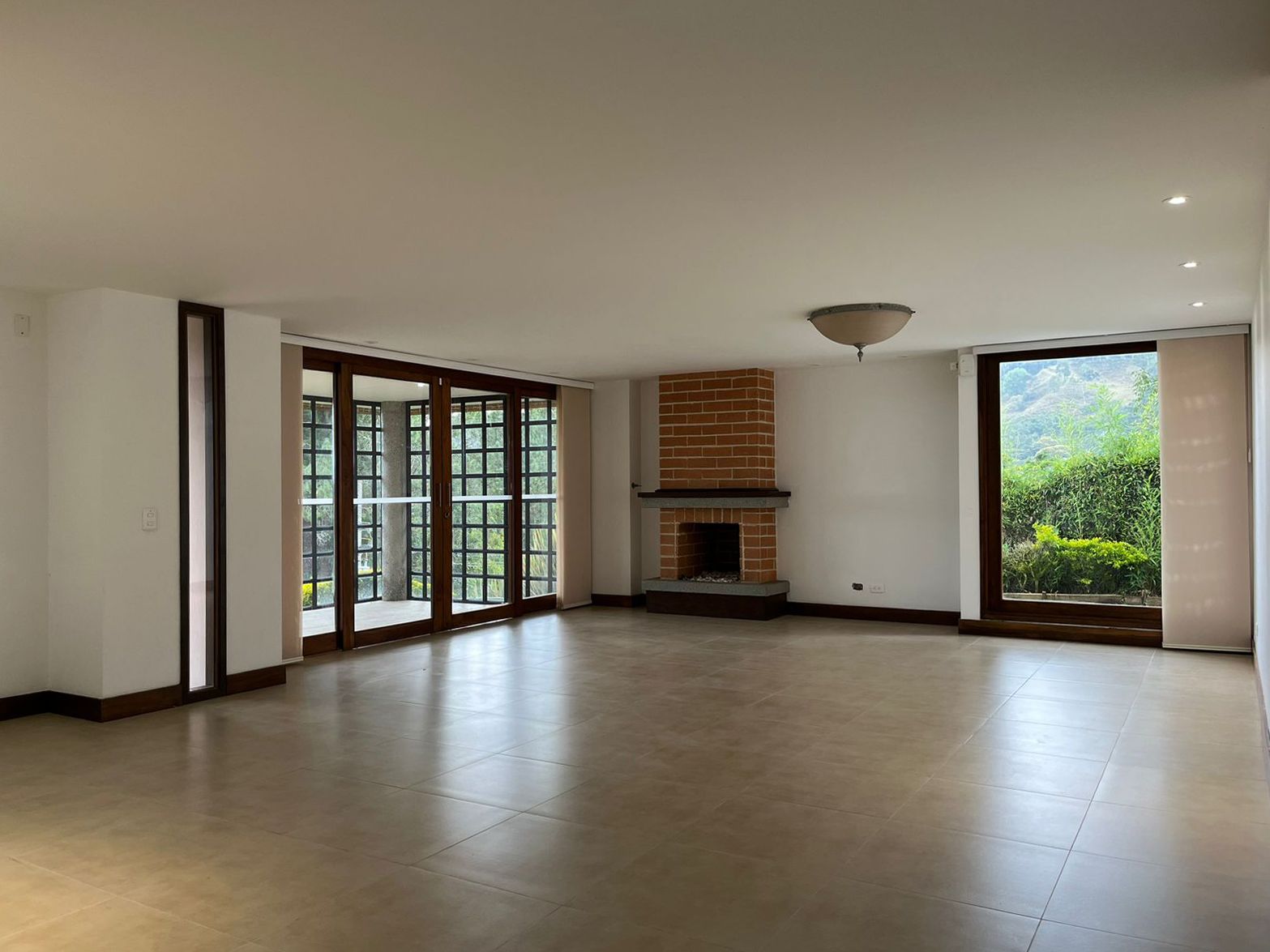 Casa en arriendo o venta Antioquia El Retiro El Carmen 770 m2 Habitaciones 5 Baños 6 Garajes 6 Precio venta $3530000000 Precio arriendo $23000000