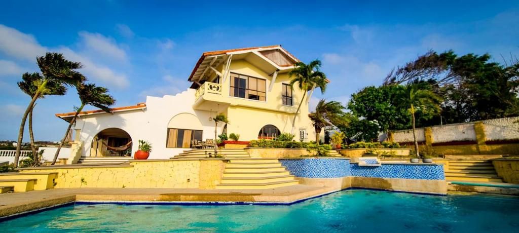 Casa Campestre en arriendo Atlántico Puerto Colombia Pradomar 650 m2 Habitaciones 5 Baños 5 Garajes 4 Precio $18000000