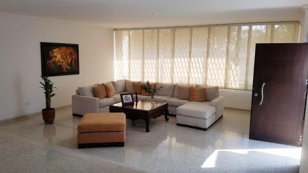 Casa en venta Atlántico Barranquilla Andalucia 450 m2 Habitaciones 4 Baños 3 Garajes 1 Precio $1650000000