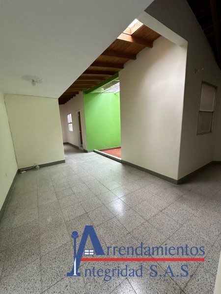 Apartamento en arriendo Antioquia Medellín Altavista 111 m2 Habitaciones 3 Baños 2 Garajes 0 Precio $2100000