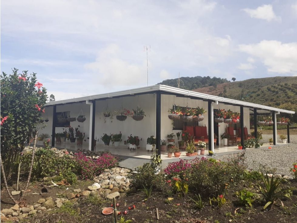 Finca en venta Antioquia Urrao Urrao 13000 m2 Habitaciones 4 Baños 2 Garajes 2 Precio $1700000000