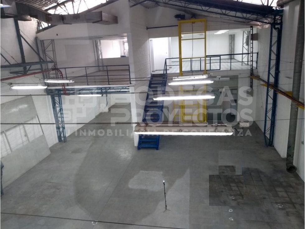 Bodega en arriendo Antioquia Medellín Perpetuo Socorro 620 m2 Habitaciones 0 Baños 4 Garajes 0 Precio $17360000