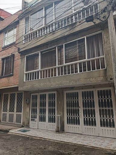 Casa en venta Cundinamarca Bogotá Lago De Suba 230 m2 Habitaciones 6 Baños 3 Garajes 2 Precio $690000000