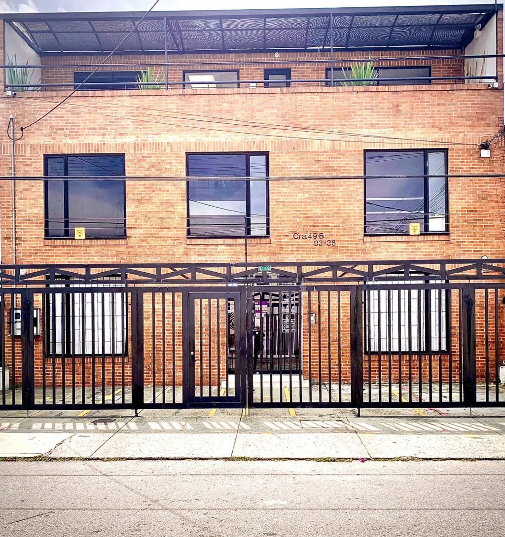 Edificio en venta Cundinamarca Bogotá La Castellana 640 m2 Habitaciones 15 Baños 6 Garajes 4 Precio $2700000000