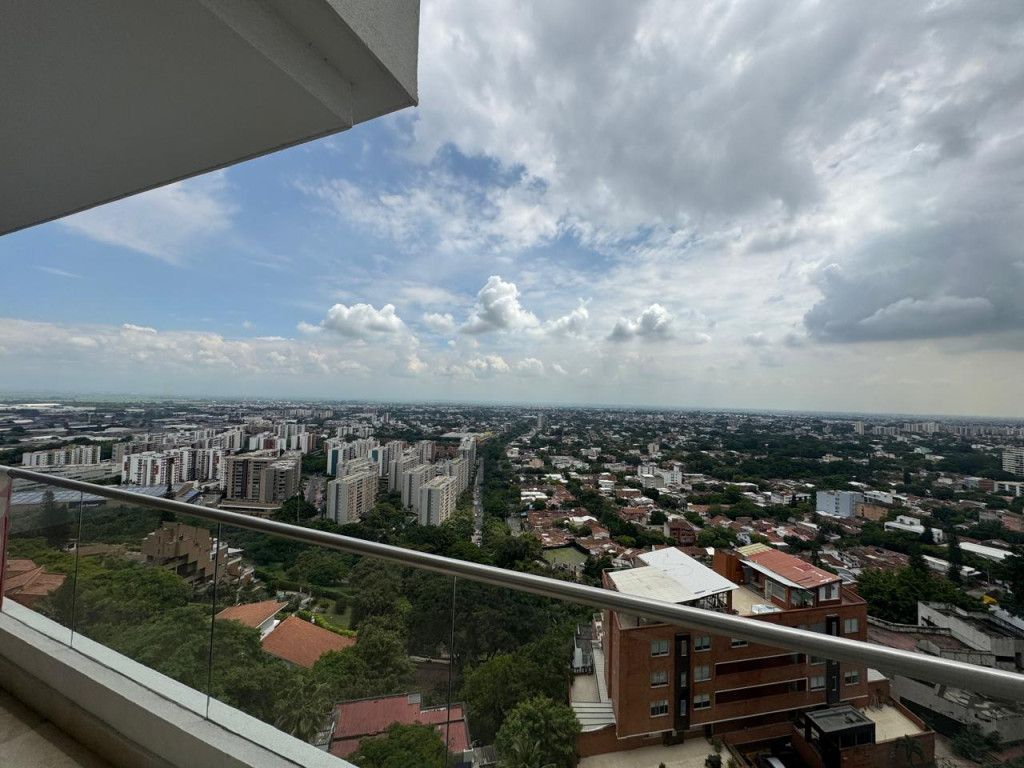 Apartamento en arriendo Valle Del Cauca Cali Nn 200 m2 Habitaciones 3 Baños 4 Garajes 3 Precio $9000000