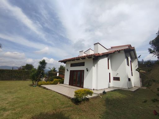 Casa en arriendo Antioquia Rionegro El Porvenir 400 m2 Habitaciones 6 Baños 3 Garajes 1 Precio $8300000