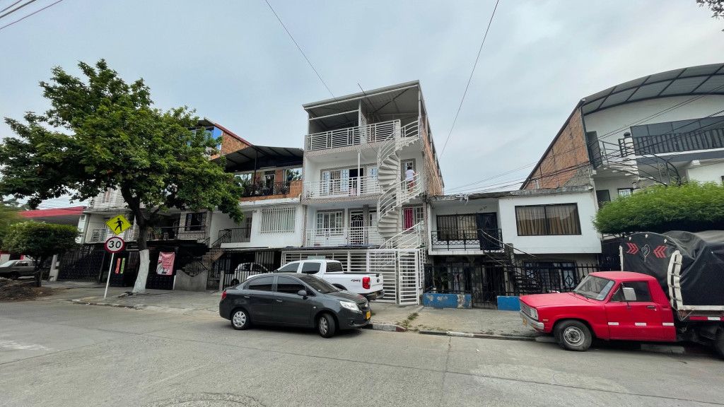 Casa en venta Valle Del Cauca Cali El Diamante 320 m2 Habitaciones 12 Baños 7 Garajes 1 Precio $620000000