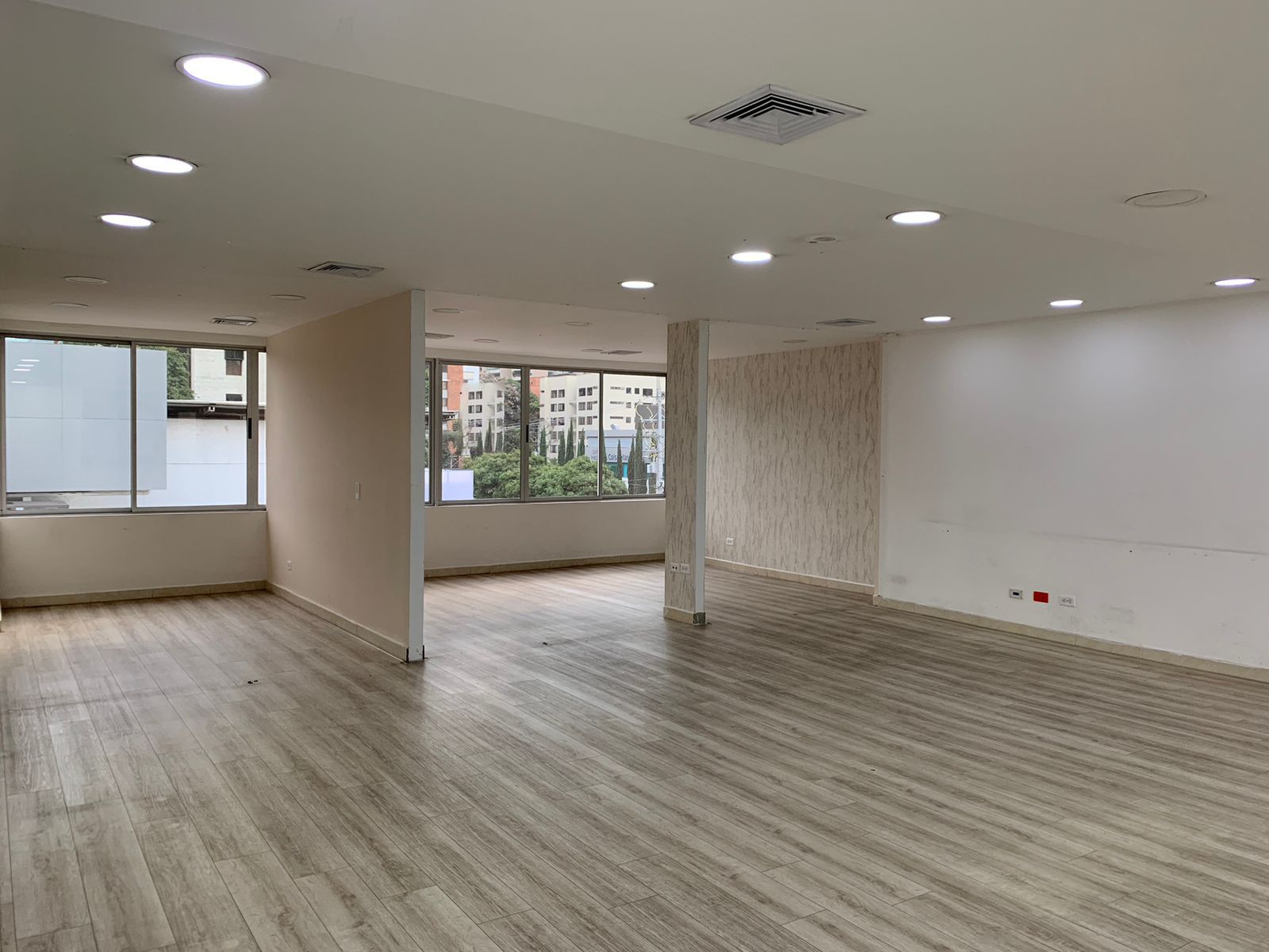 Oficina en arriendo o venta Antioquia Medellín Santa Maria De Los Angeles 480 m2 Habitaciones 0 Baños 0 Garajes 6 Precio venta $5100000000 Precio arriendo $46000000