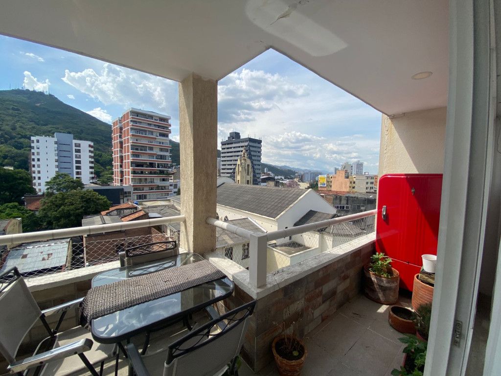 Apartamento en venta Valle Del Cauca Cali Granada 220 m2 Habitaciones 3 Baños 4 Garajes 1 Precio $700000000