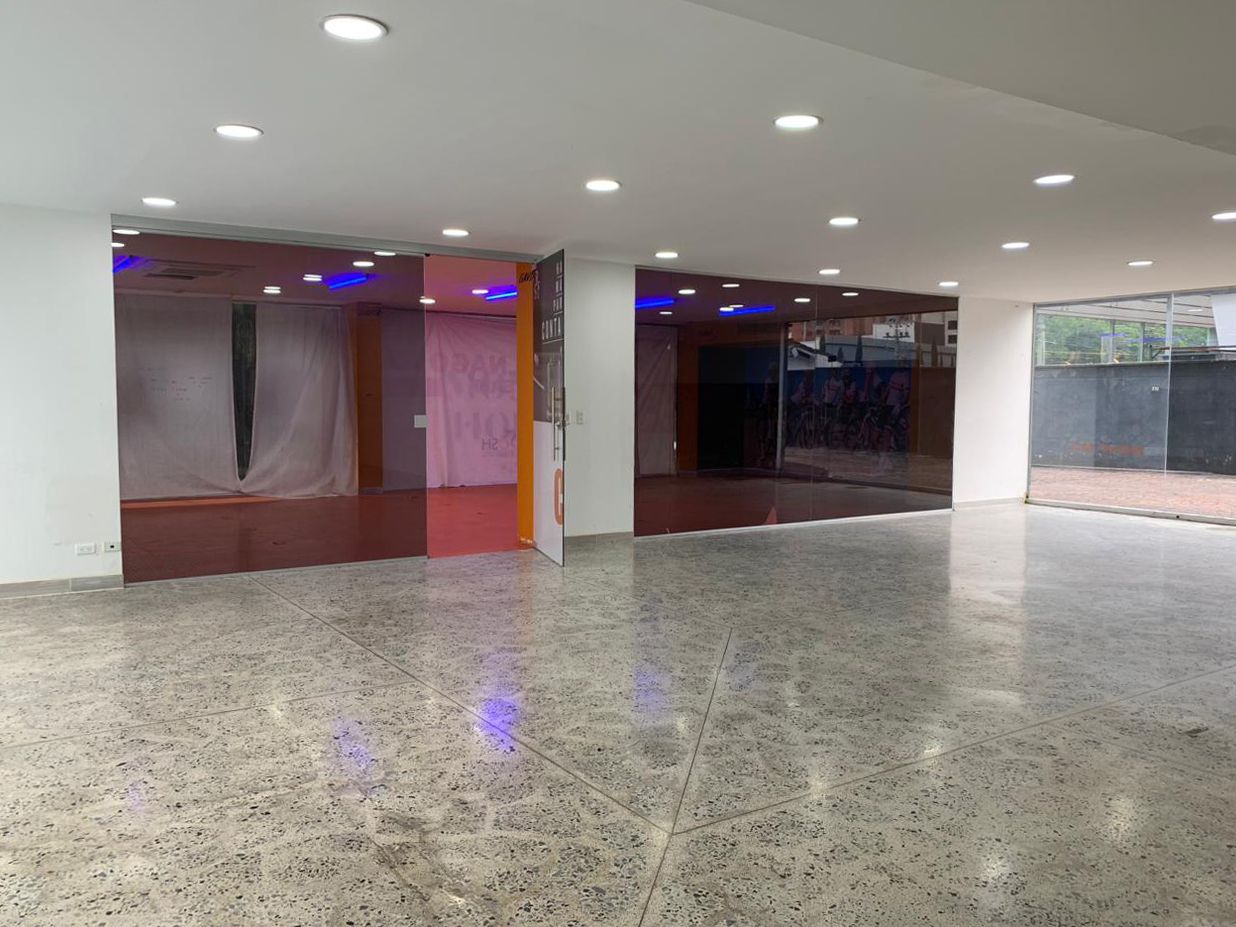 Local en arriendo Antioquia Medellín Santa Maria De Los Angeles 240 m2 Habitaciones 0 Baños 4 Garajes 4 Precio $27000000