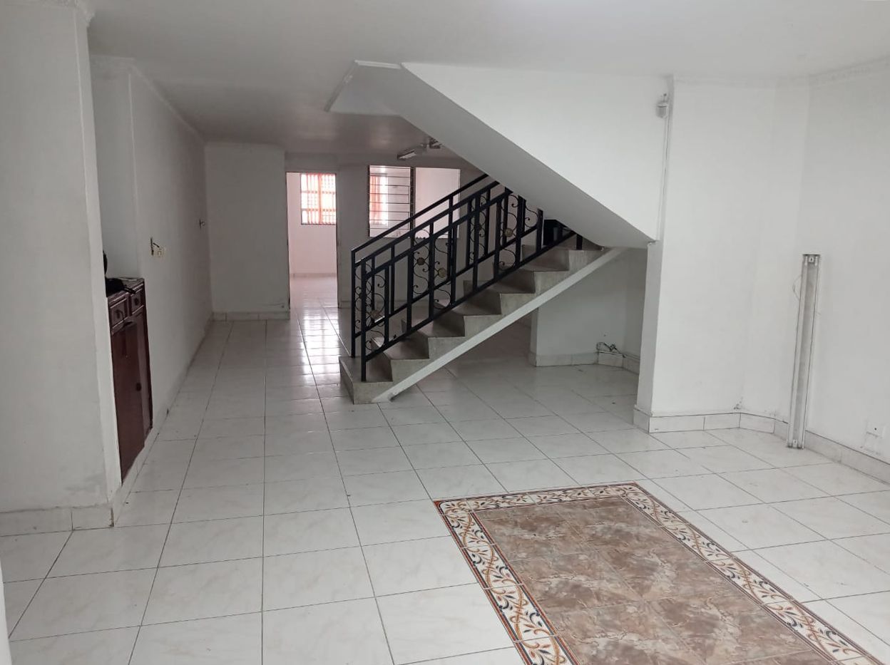 Oficina en arriendo Antioquia Medellín Rosales 300 m2 Habitaciones 0 Baños 5 Garajes 3 Precio $8000000