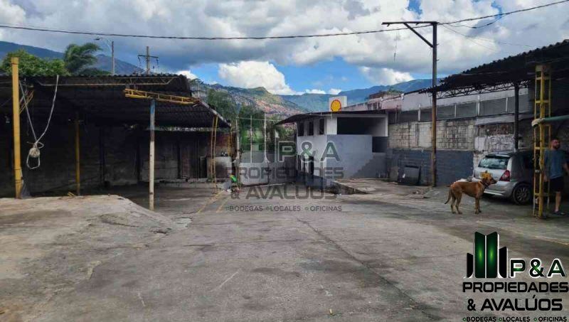 Bodega en arriendo Antioquia Medellín Ecoparque Cerro El Volador 1600 m2 Habitaciones 0 Baños 1 Garajes 0 Precio $30000000