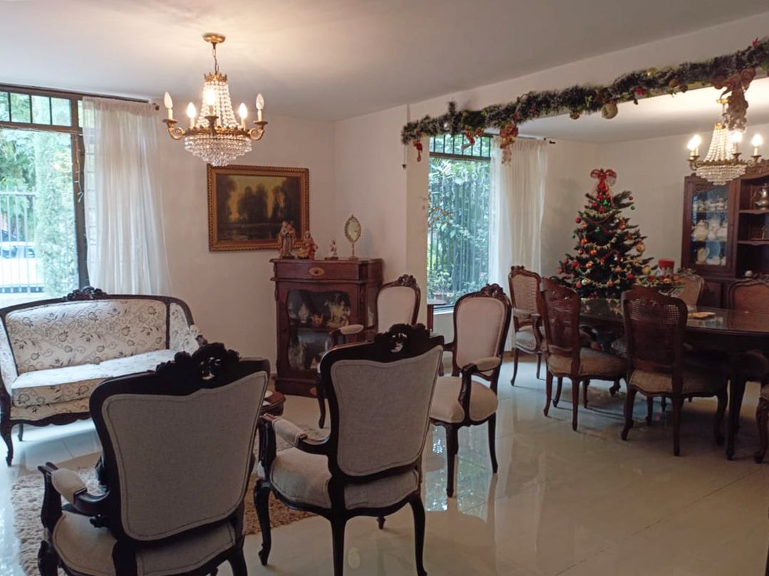 Oficina en arriendo Antioquia Medellín La Palma 233 m2 Habitaciones 0 Baños 4 Garajes 3 Precio $9700000