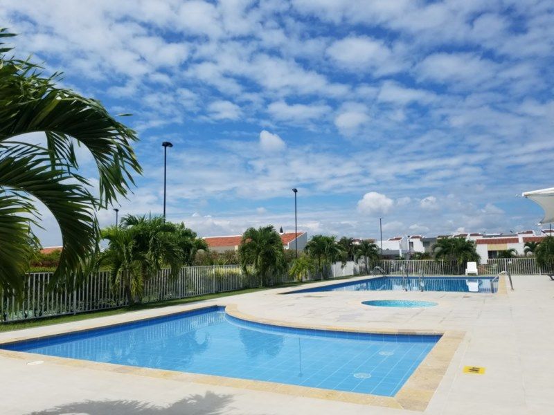 Casa en venta Valle Del Cauca Jamundí Cr La Pradera V 200 m2 Habitaciones 3 Baños 4 Garajes 4 Precio $790000000