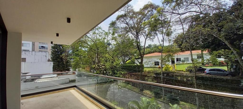 Apartamento en venta Valle Del Cauca Cali Urbanización Ciudad Jardín 257 m2 Habitaciones 3 Baños 4 Garajes 3 Precio $1600000000