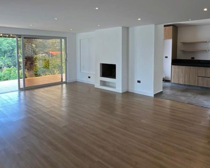 Casa en arriendo o venta Antioquia Rionegro Gualanday 300 m2 Habitaciones 4 Baños 4 Garajes 2 Precio venta $3450000000 Precio arriendo $15500000