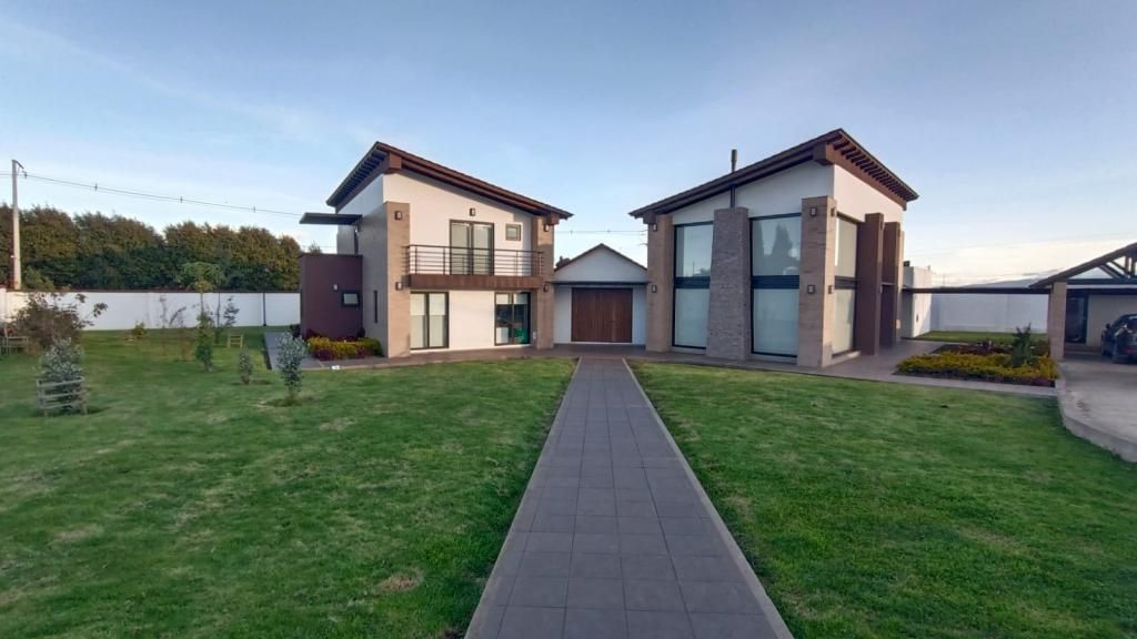 Casa Campestre en venta Boyacá Tunja Tunja 342 m2 Habitaciones 6 Baños 4 Garajes 6 Precio $2200000000