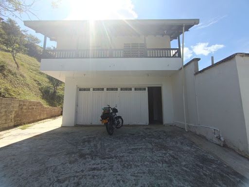 Finca en arriendo Antioquia Guarne Santo Tomás 85 m2 Habitaciones 2 Baños 3 Garajes 1 Precio $1800000