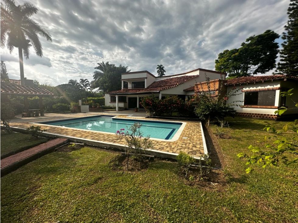Finca en venta Risaralda Pereira Pereira 530 m2 Habitaciones 4 Baños 4 Garajes 5 Precio $1600000000