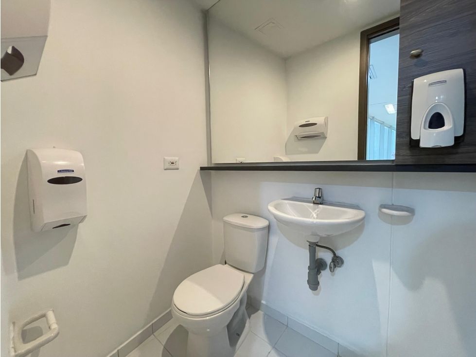 Oficina en venta Antioquia Medellín Castropol 50 m2 Habitaciones 0 Baños 1 Garajes 2 Precio $560000000