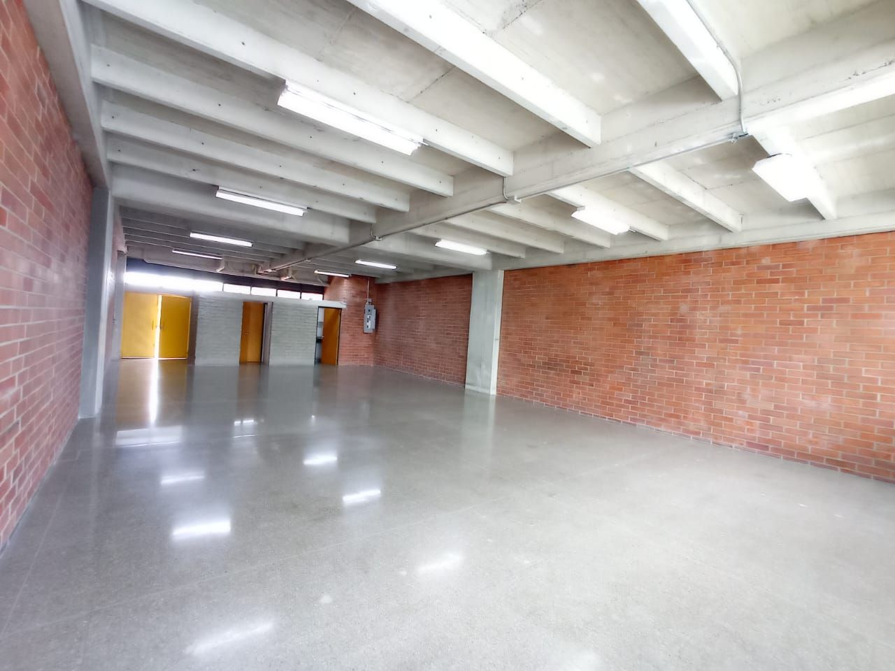 Local en arriendo Antioquia Medellín Noel 131 m2 Habitaciones 0 Baños 2 Garajes 2 Precio $9750000