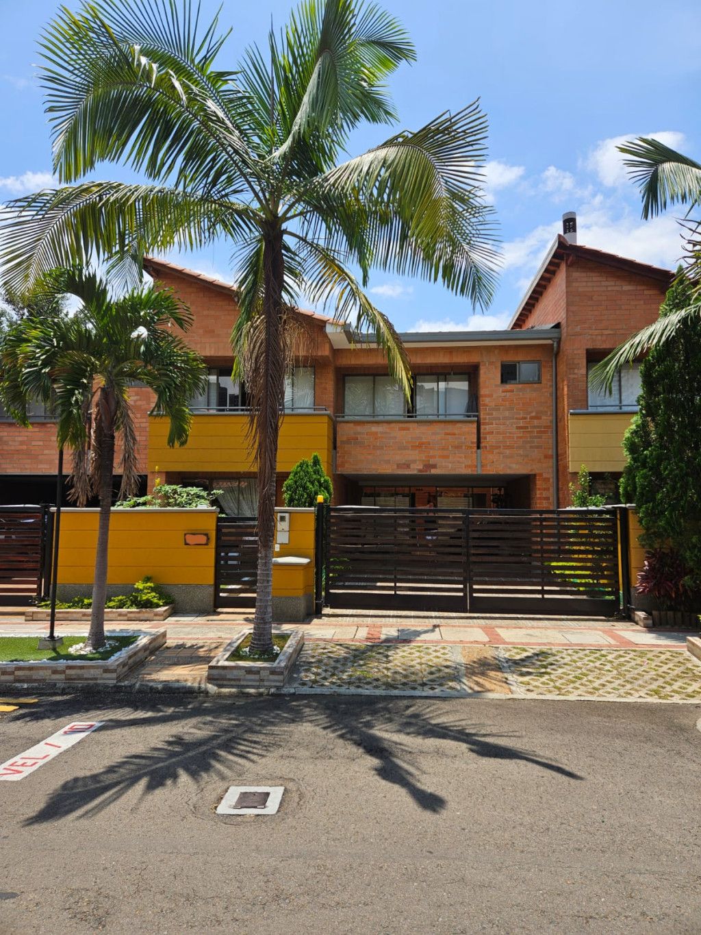 Casa en venta Antioquia Itagüí Santa Catalina 280 m2 Habitaciones 3 Baños 3 Garajes 4 Precio $1300000000