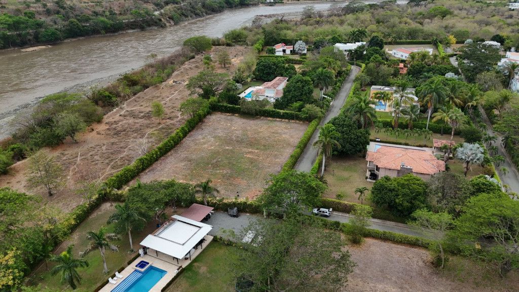 Lote en venta Antioquia Santafé De Antioquia Santafé De Antioquia 0 m2 Habitaciones 0 Baños 0 Garajes 0 Precio $450000000