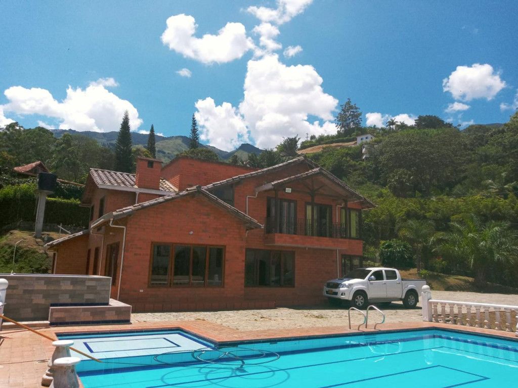 Casa Campestre en venta Antioquia Girardota Centro 600 m2 Habitaciones 8 Baños 7 Garajes 6 Precio $3000000000