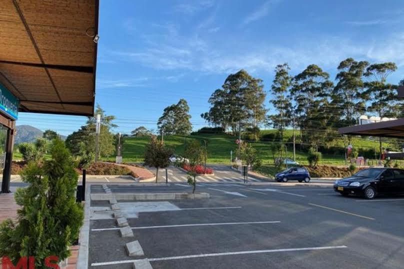 Local en venta Antioquia La Ceja Centro 120 m2 Habitaciones 0 Baños 0 Garajes 1 Precio $800000000