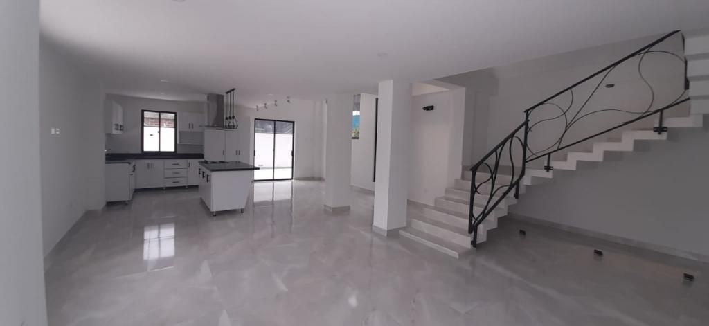 Casa en venta Antioquia Rionegro Santa Ana 220 m2 Habitaciones 4 Baños 4 Garajes 8 Precio $1500000000