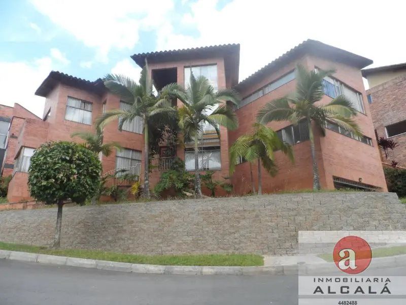 Casa en venta Antioquia Envigado La Mesa 450 m2 Habitaciones 4 Baños 5 Garajes 2 Precio $3200000000