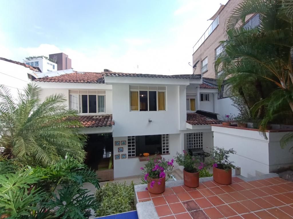 Casa en arriendo Valle Del Cauca Cali Bellavista 372 m2 Habitaciones 3 Baños 6 Garajes 3 Precio $10000000