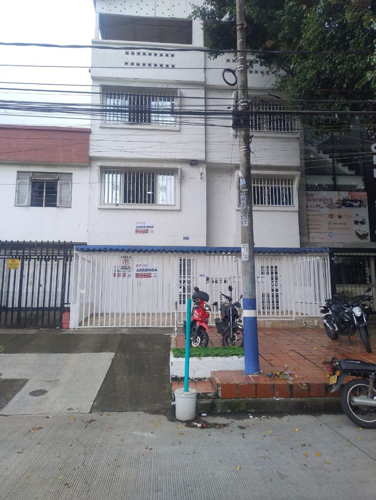 Local en arriendo Valle Del Cauca Cali Urbanización Colseguros 170 m2 Habitaciones 0 Baños 2 Garajes 0 Precio $4000000