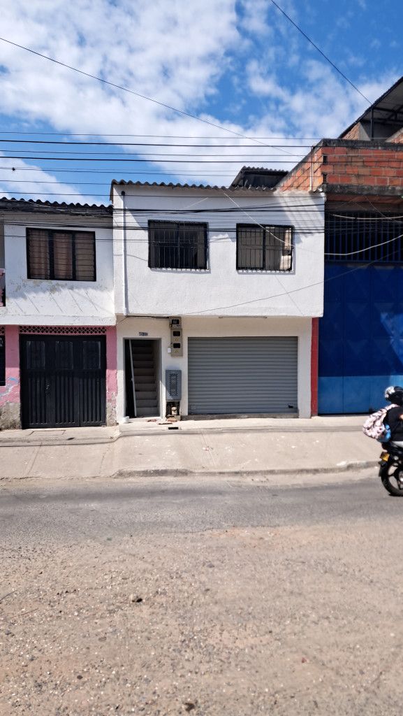 Casa en venta Valle Del Cauca Cali El Poblado I 93 m2 Habitaciones 1 Baños 1 Garajes 0 Precio $330000000
