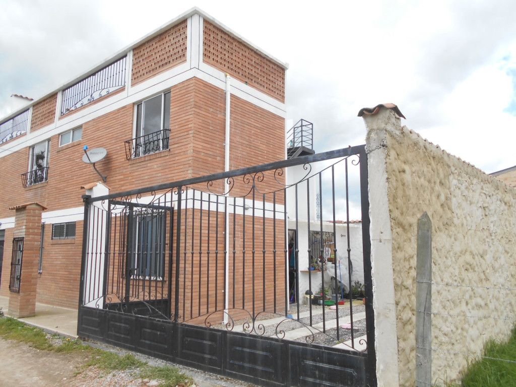 Edificio en venta Cundinamarca Chía Chia 280 m2 Habitaciones 8 Baños 4 Garajes 2 Precio $950000000