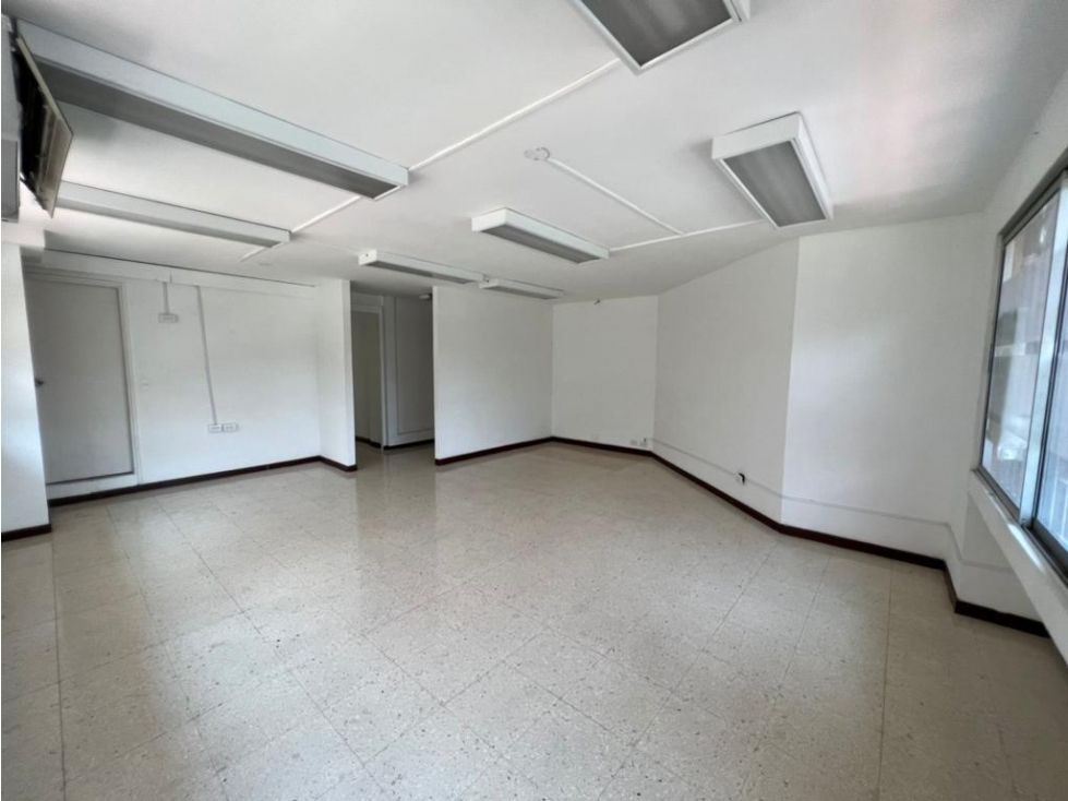 Oficina en arriendo Antioquia Medellín Perpetuo Socorro 100 m2 Habitaciones 0 Baños 1 Garajes 1 Precio $4800000