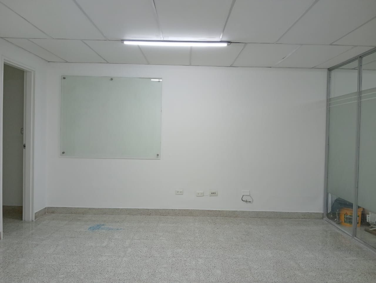 Local en arriendo Antioquia Medellín Los Conquistadores 48 m2 Habitaciones 0 Baños 2 Garajes 0 Precio $2700000