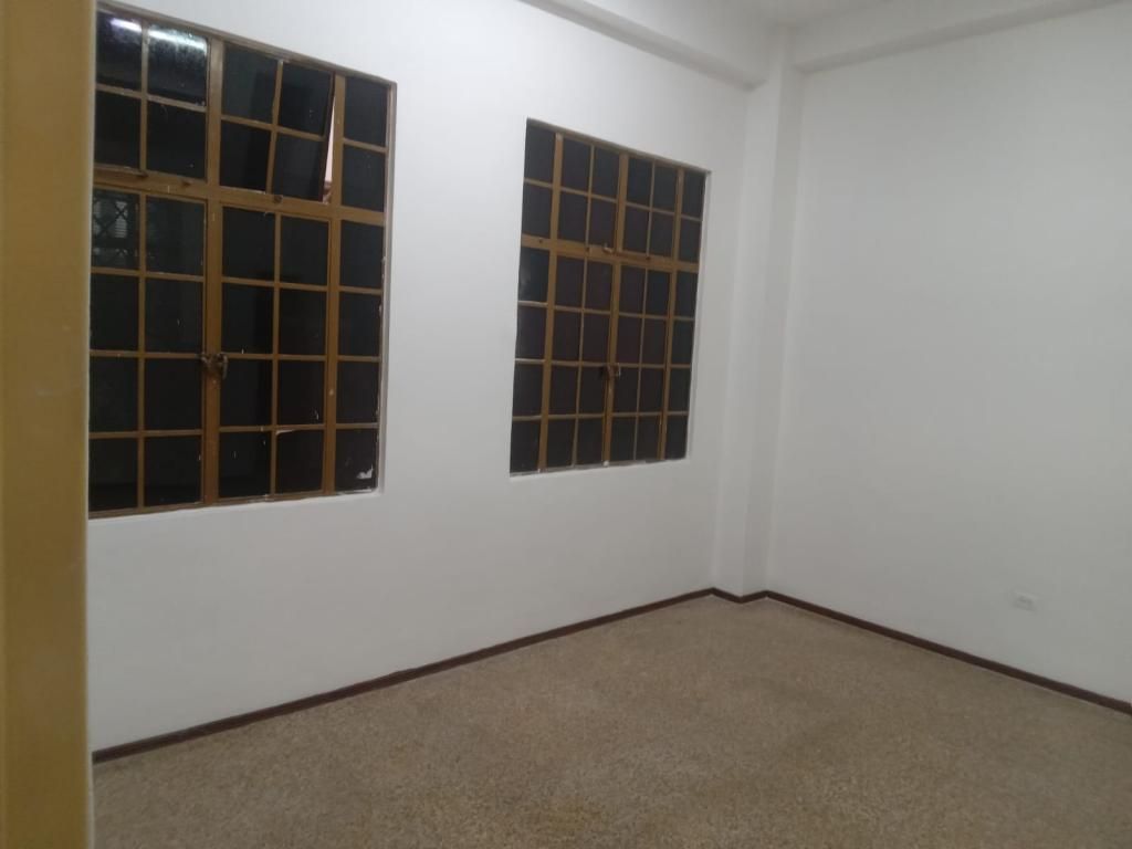 Oficina en arriendo Valle Del Cauca Cali San Pedro 20 m2 Habitaciones 0 Baños 1 Garajes 0 Precio $585000