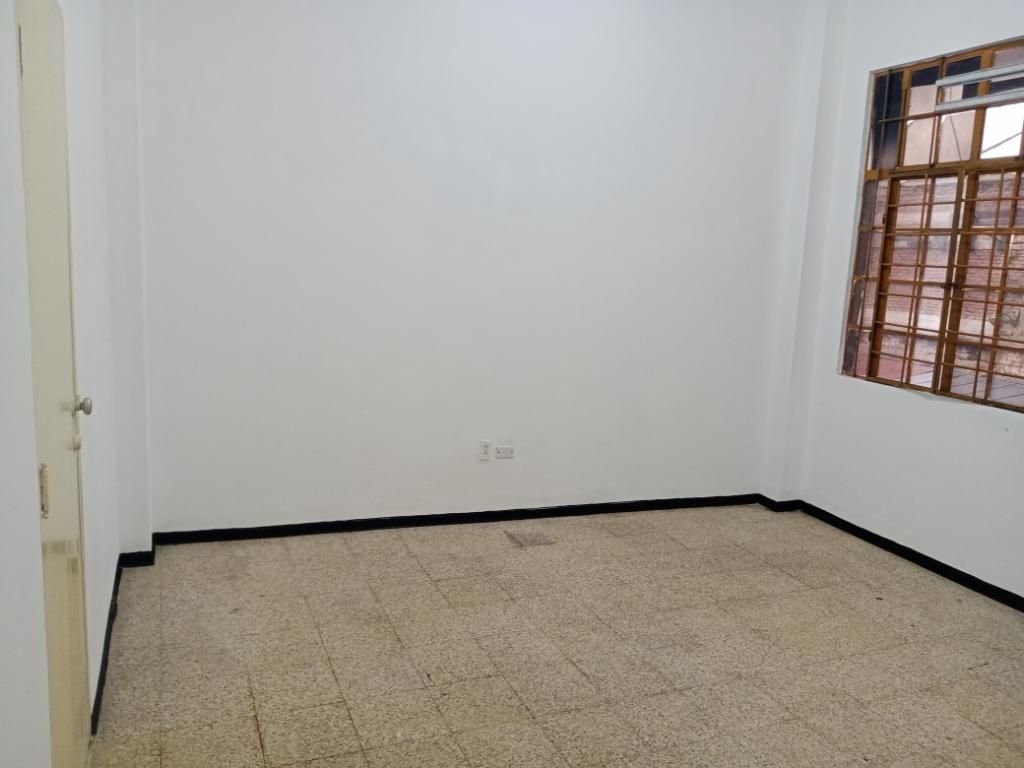 Oficina en arriendo Valle Del Cauca Cali San Pedro 25 m2 Habitaciones 0 Baños 1 Garajes 0 Precio $636000