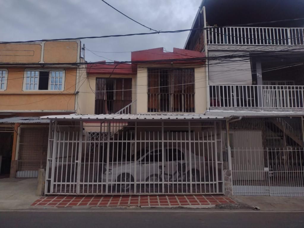 Casa en venta Valle Del Cauca Cali Troncal 270 m2 Habitaciones 7 Baños 3 Garajes 0 Precio $470000000