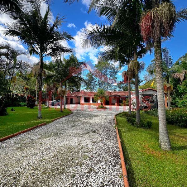 Casa en venta Antioquia Rionegro Centro 2425 m2 Habitaciones 2 Baños 3 Garajes 2 Precio $2300000000