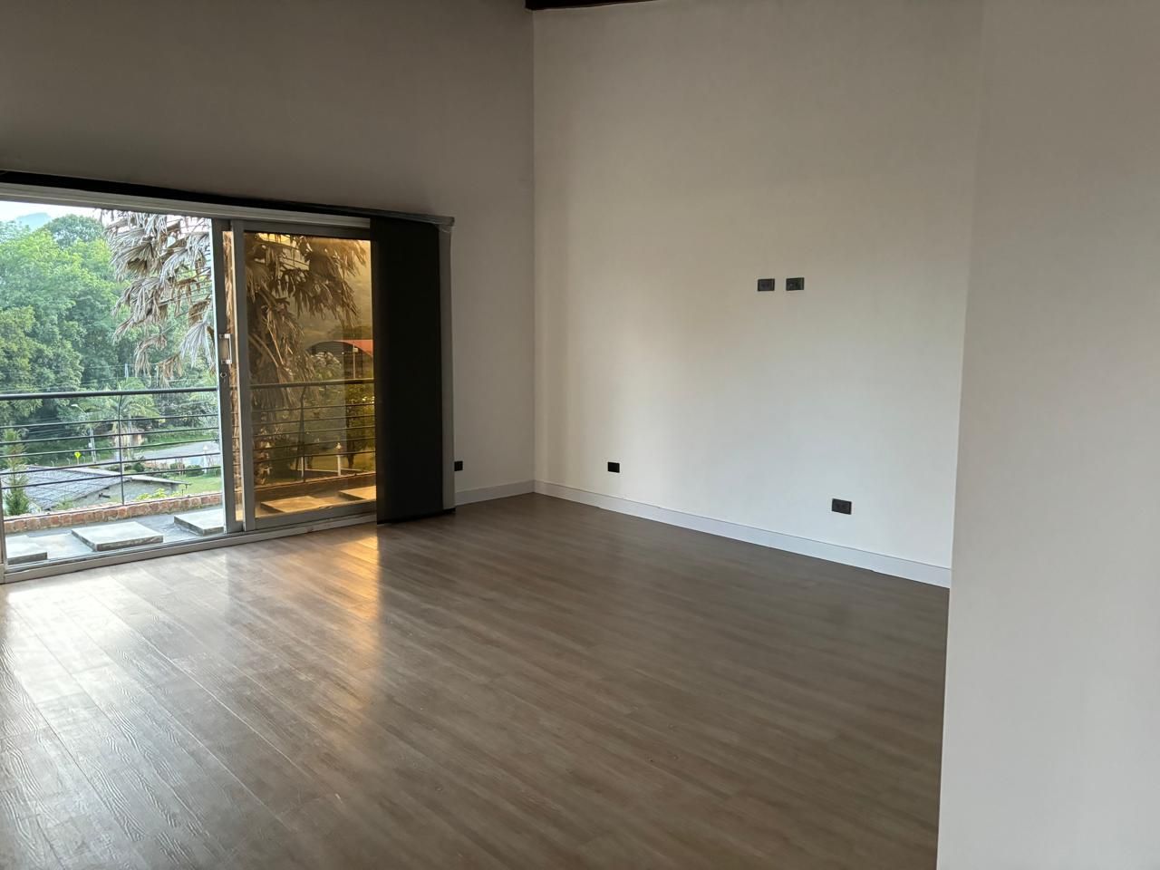 Casa en arriendo Antioquia Rionegro Gualanday 300 m2 Habitaciones 4 Baños 4 Garajes 2 Precio $15500000