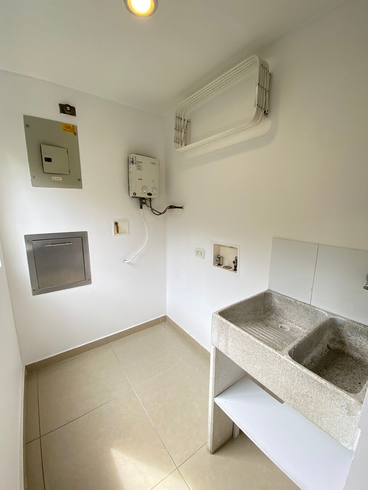 Apartamento en arriendo Antioquia Medellín Castropol 100 m2 Habitaciones 2 Baños 2 Garajes 1 Precio $4550000