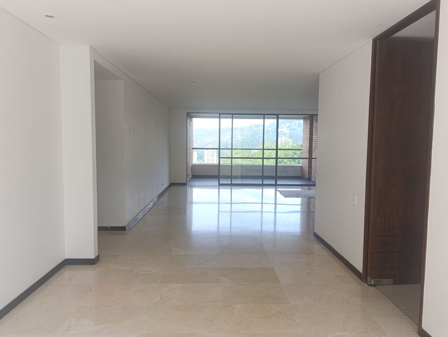 Apartamento en arriendo Antioquia Medellín Doña Maria 187 m2 Habitaciones 3 Baños 4 Garajes 2 Precio $8800000