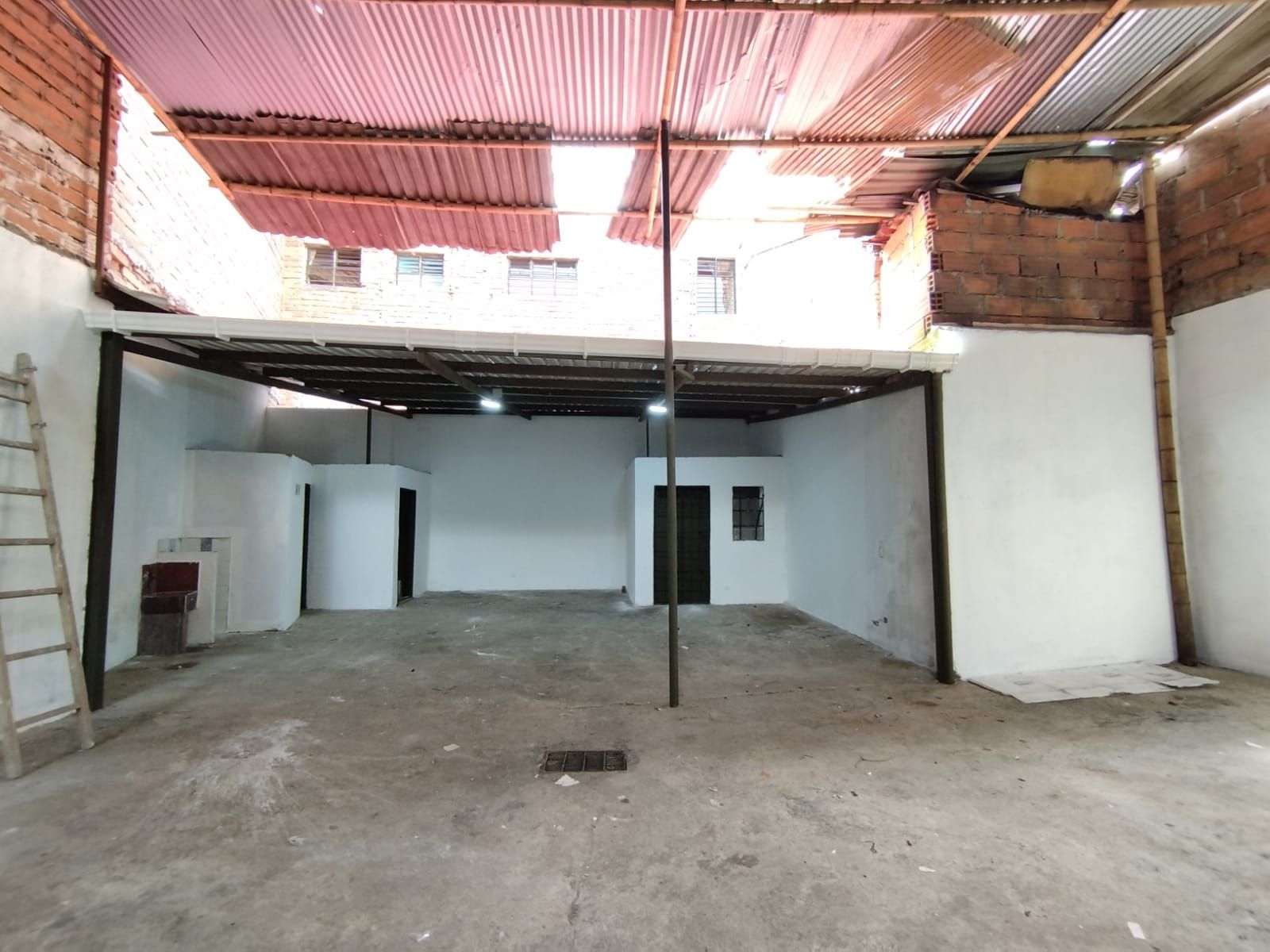 Bodega en arriendo Antioquia Medellín Bombona No1 260 m2 Habitaciones 0 Baños 1 Garajes 0 Precio $6500000