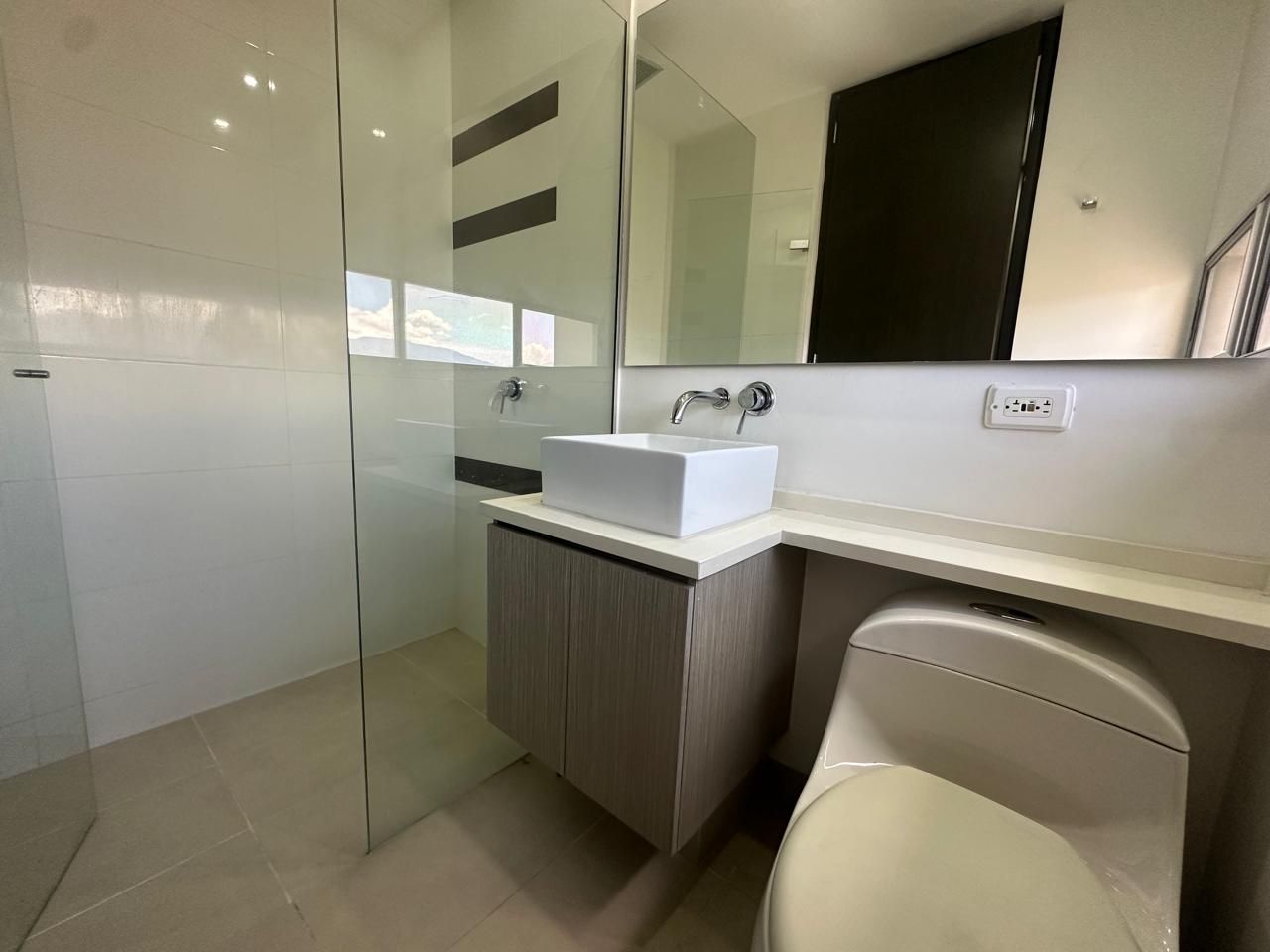 Apartamento en arriendo Antioquia Medellín El Castillo 100 m2 Habitaciones 2 Baños 2 Garajes 1 Precio $4950000