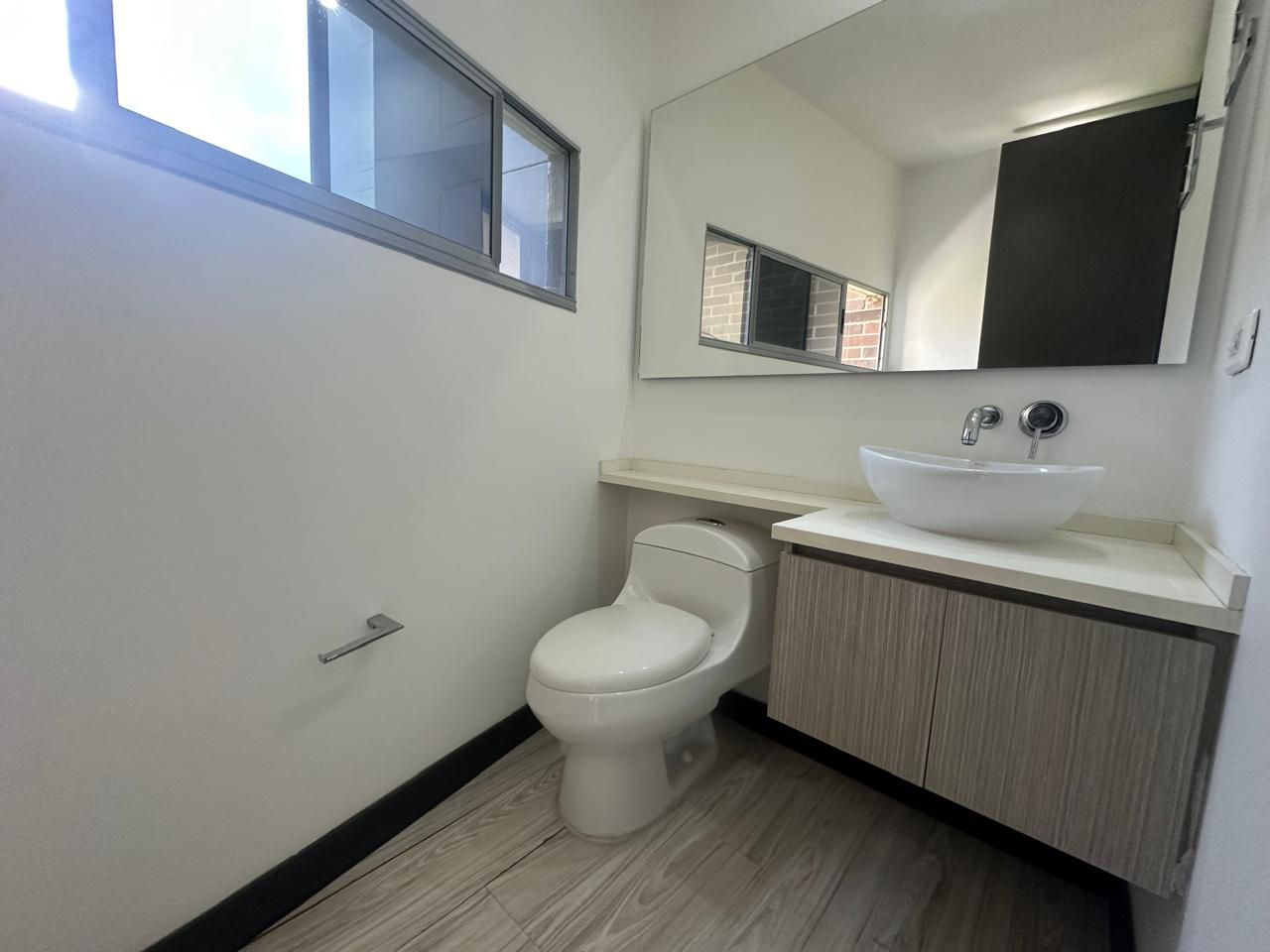 Apartamento en arriendo Antioquia Medellín El Castillo 100 m2 Habitaciones 2 Baños 2 Garajes 2 Precio $4950000