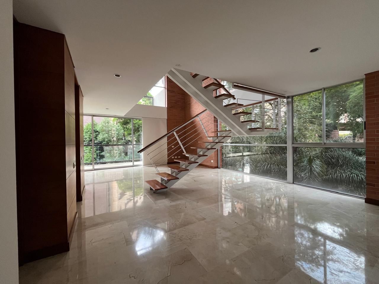 Apartamento en arriendo Antioquia Medellín Alejandria 208 m2 Habitaciones 3 Baños 4 Garajes 2 Precio $8500000